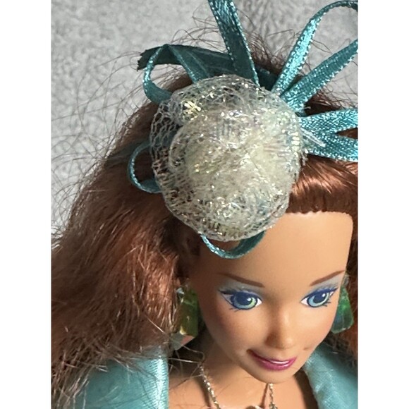 1994 Barbie EMERALD ELEGANCE Doll Special Edition 12323 - Picture 4 of 6